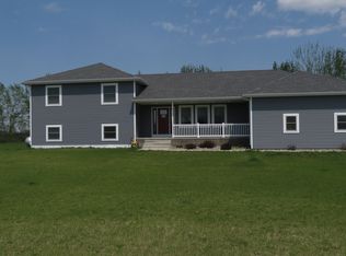 1712 Lonesome Dove Dr, Grand Forks, ND 58203