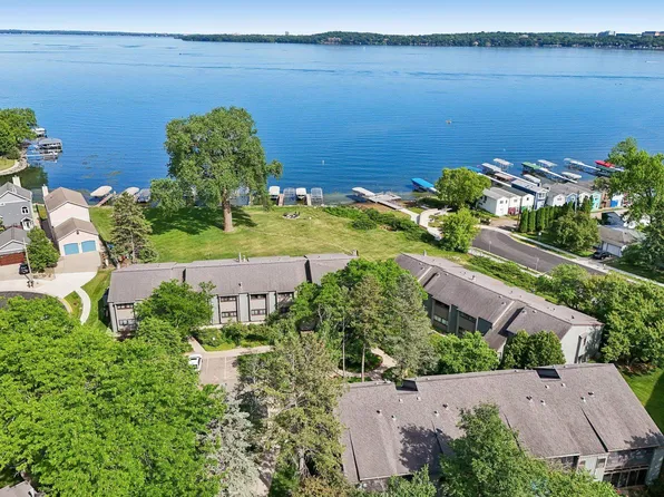 2809 Century Harbor Rd, Middleton, WI 53562