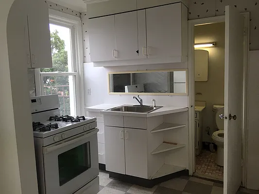 Rented by BuySell Real Estate Inc | media 9