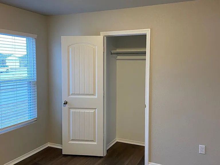 3828 Travers Ln — Photo 11