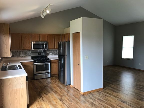 3rd image of 107 Meadow Ct