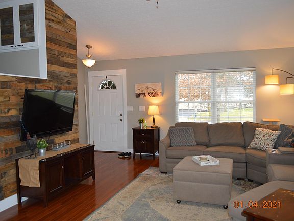 2nd image of 150 Lantern Chase Dr