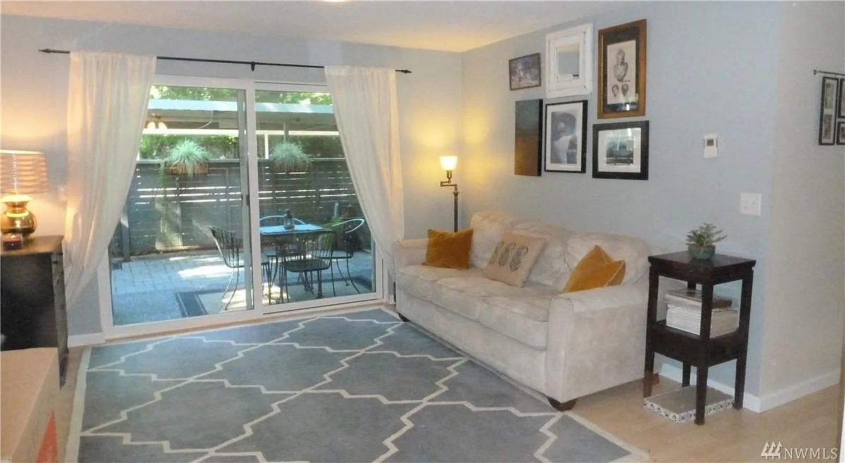 2 bed, 1.5 bath, 921 sqft, $2,500 — Photo 4