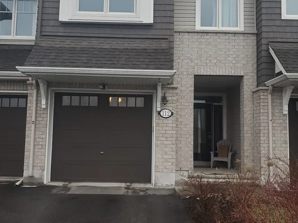 112 Kestrel St, Ottawa, ON K1T 0P8