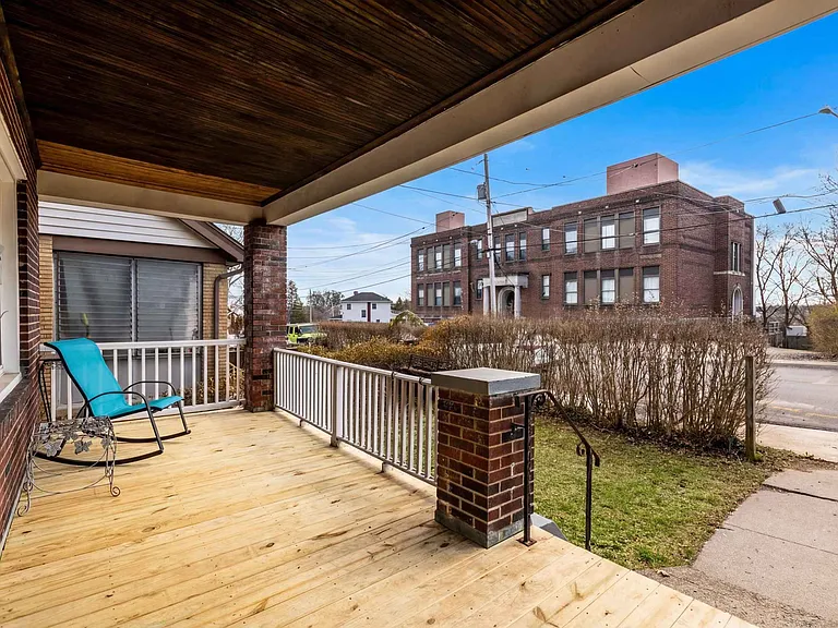 240 Ridgewood Ave — Photo 3