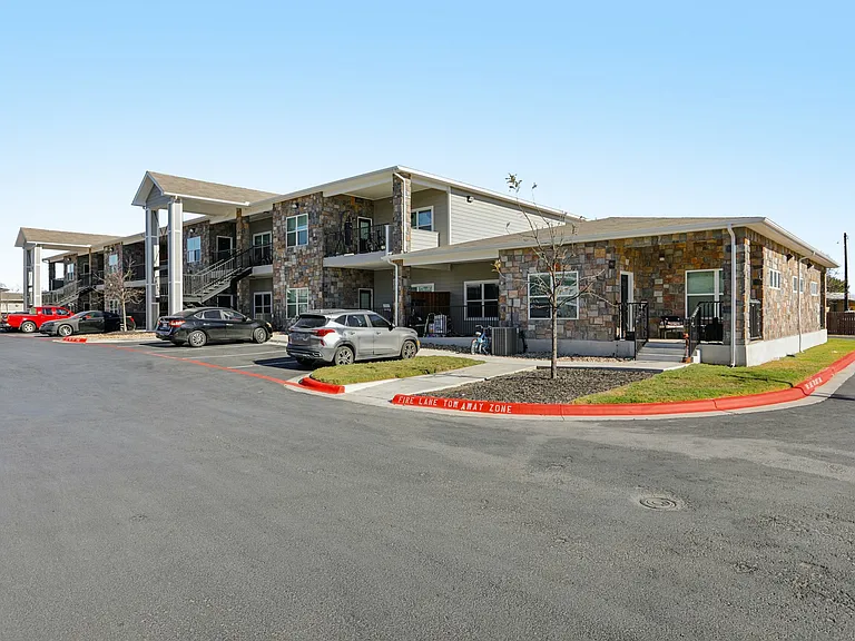 Horseshoe Apartments — Photo 27
