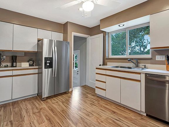 5th image of 9023 Southview Ln