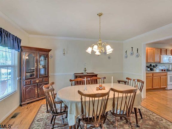 4th image of 312 Jefferson Dr