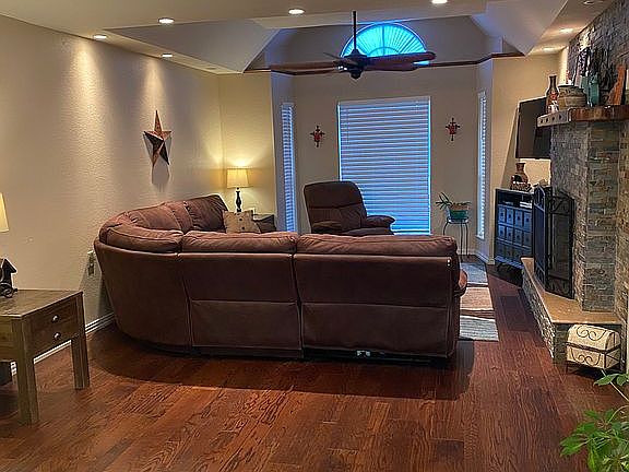 4th image of 1204 Rivercrest Dr