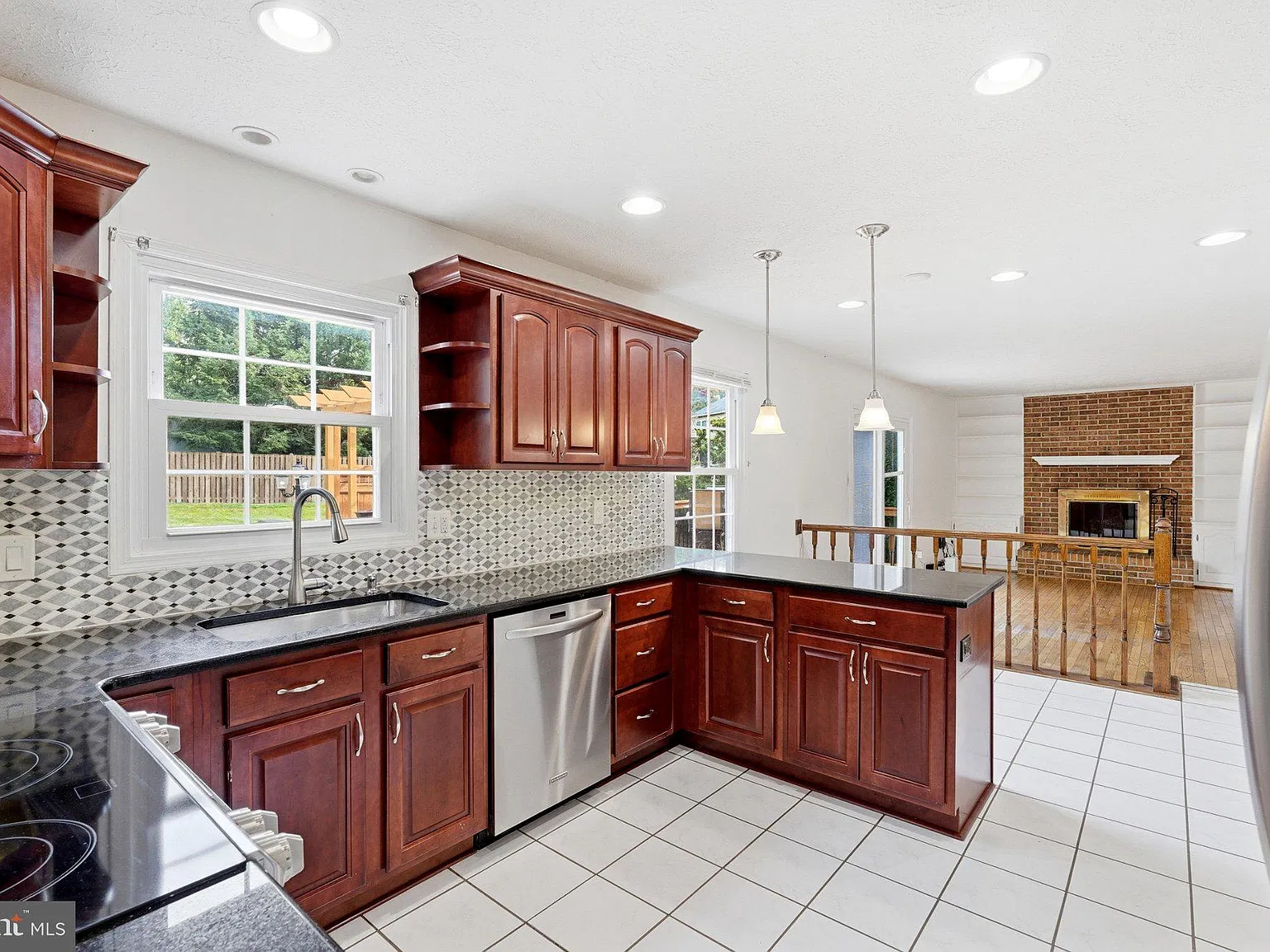 4 bed, 2.5 bath, 2311 sqft, $3,800 — Photo 3