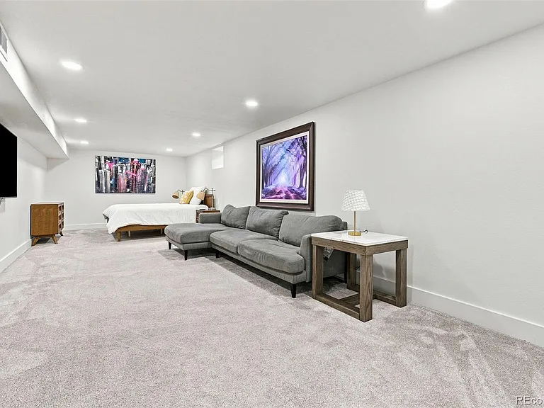 2320 S Holly Pl — Photo 25