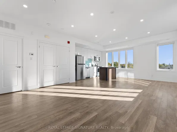 100 Long Branch Ave #19, Toronto, ON M8W 0C1