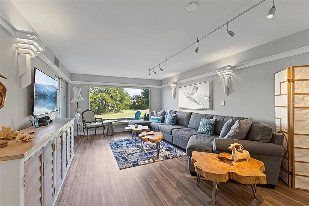2 bed, 2.0 bath, 1106 sqft, $4,000 — Photo 4