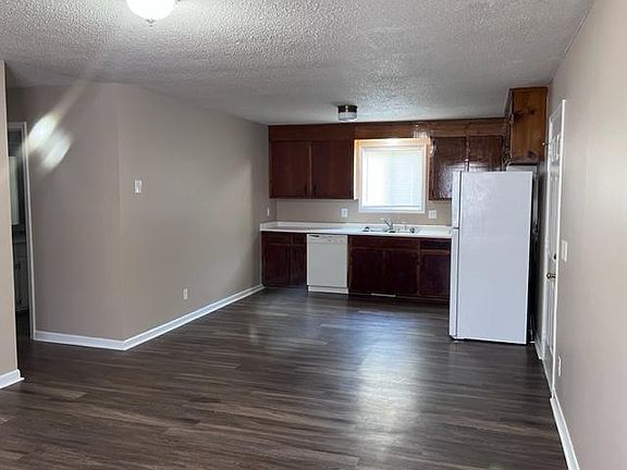 3rd image of 228 Sunnydale Dr