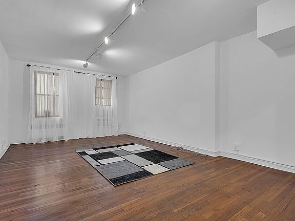 3rd image of 30 E 22nd St APT 4C