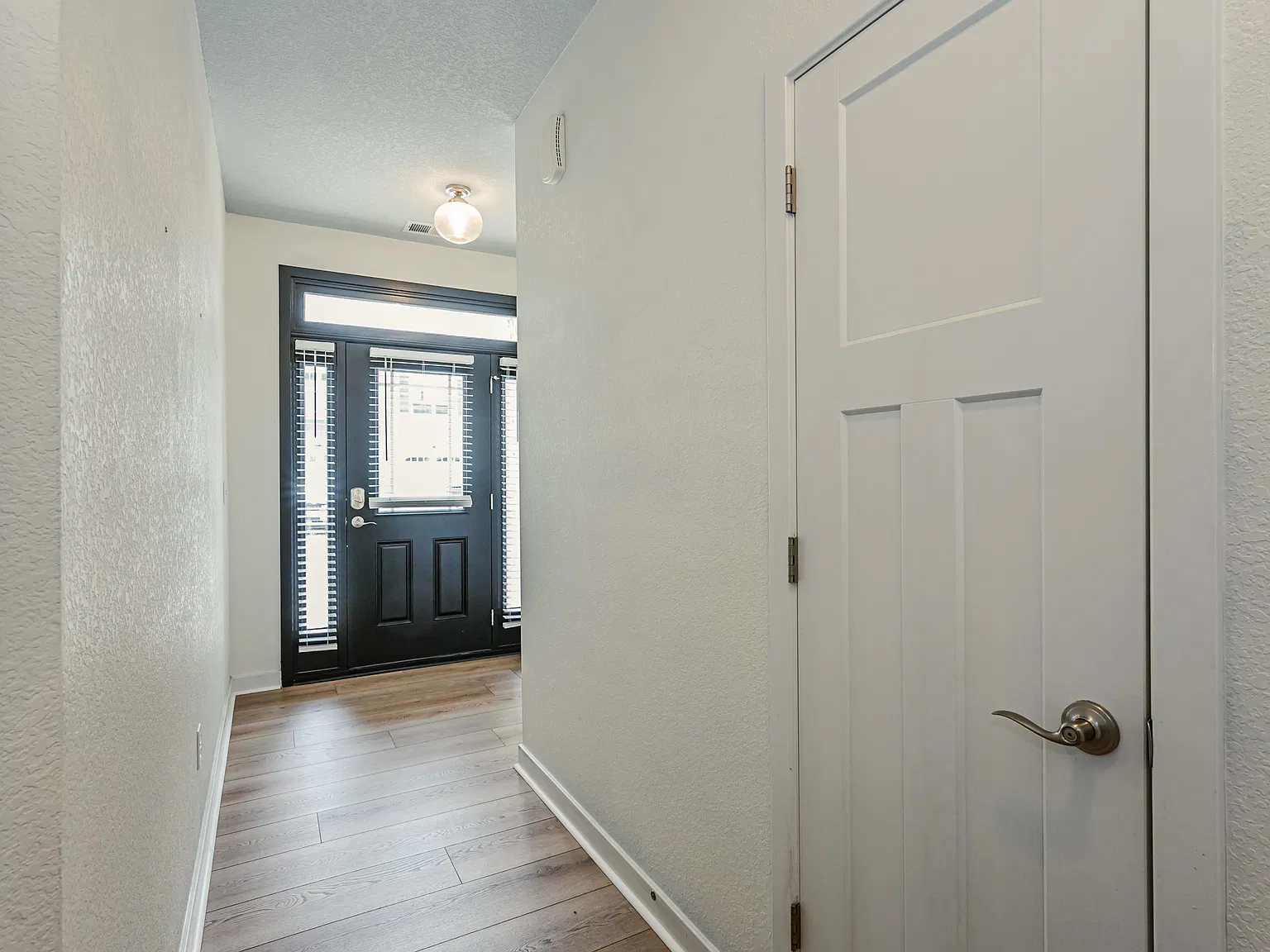 4 bed, 3.5 bath, 1965 sqft, $2,995 — Photo 4