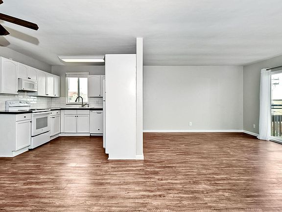 4th image of 3745 Riviera Dr APT 10