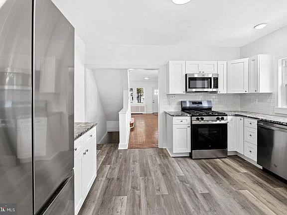 4th image of 22 Grant St