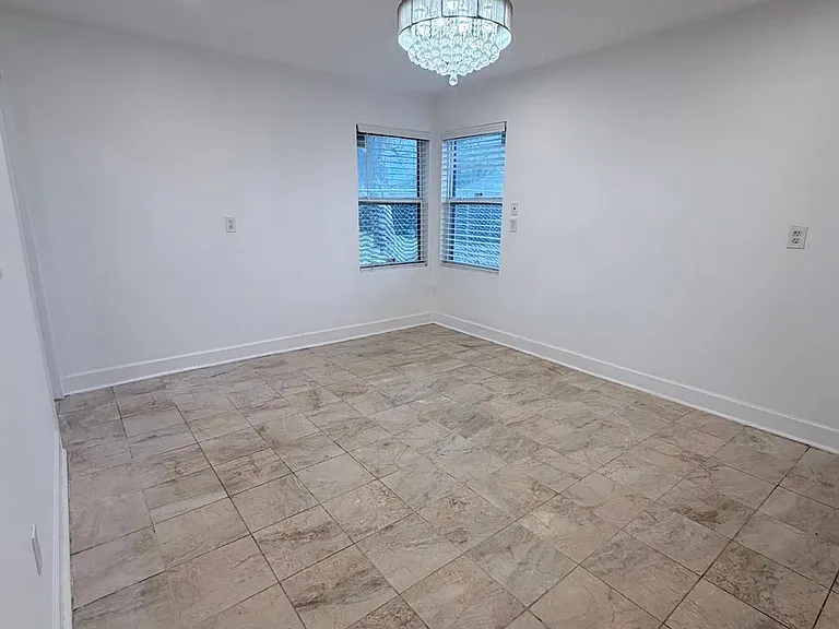 618 Sulphur St — Photo 12