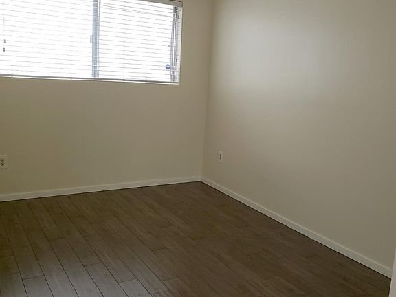 4th image of 330 34th Pl #B