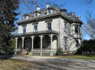 42 High St APT 3, Bristol, RI 02809