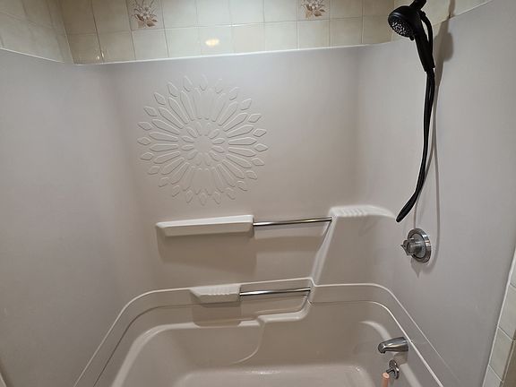 3rd image of 5 Herbert St APT 1