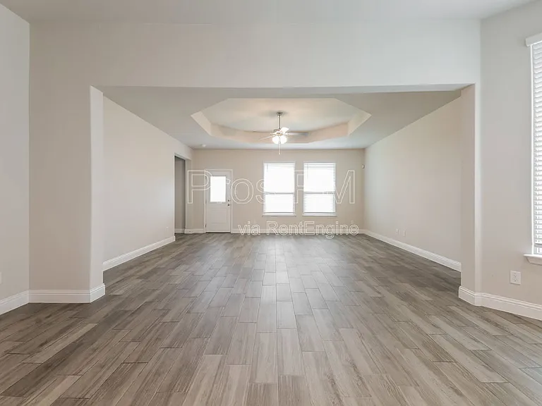 1121 Knightsbridge Rd — Photo 3