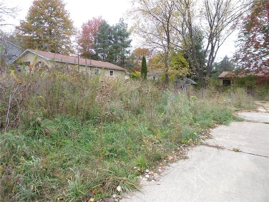 5472 Wallace St photo 1