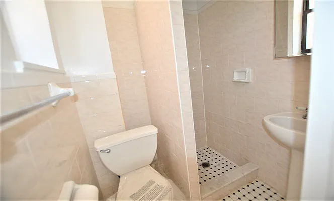 Rented by Manhattan Realty Group | media 13