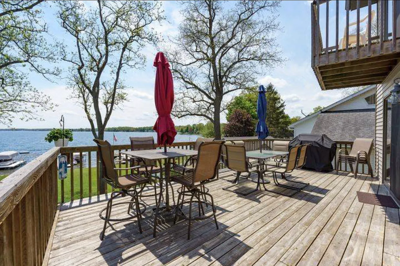 3 bed, 3.5 bath, 2300 sqft, $3,000 — Photo 3