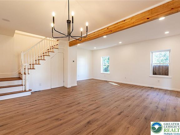 5th image of 403 S Nulton Ave