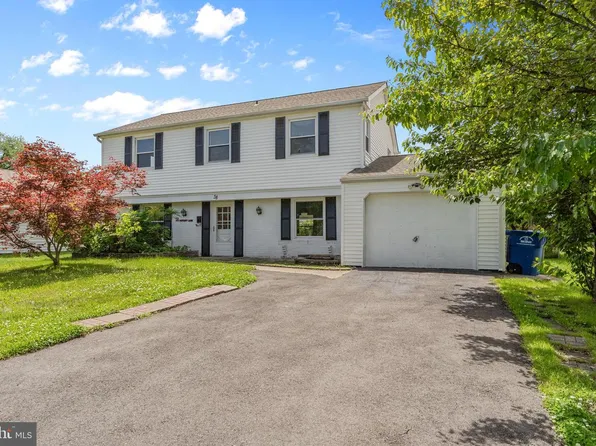 38 Patriot Ln, Willingboro, NJ 08046