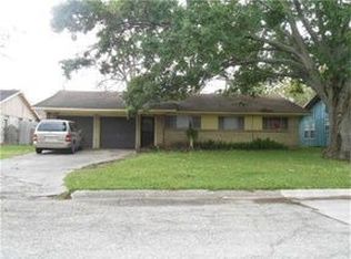 3006 Newcastle Dr, Baytown, TX 77521