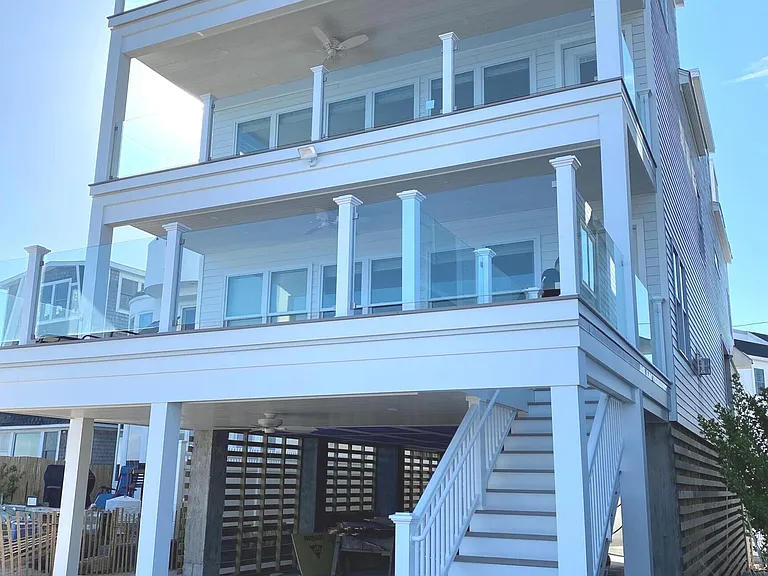 1019 Fairfield Beach Rd — Photo 1