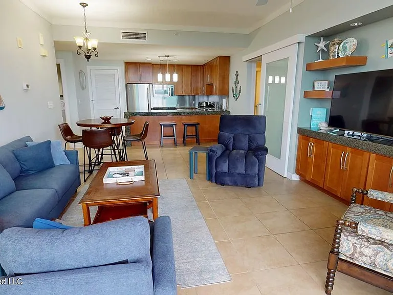 2060 Beach Blvd #901 — Photo 14
