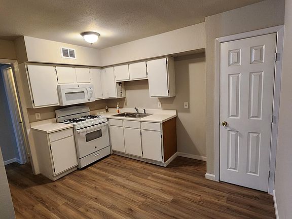 4th image of 2201 Mission Hill Cir #103