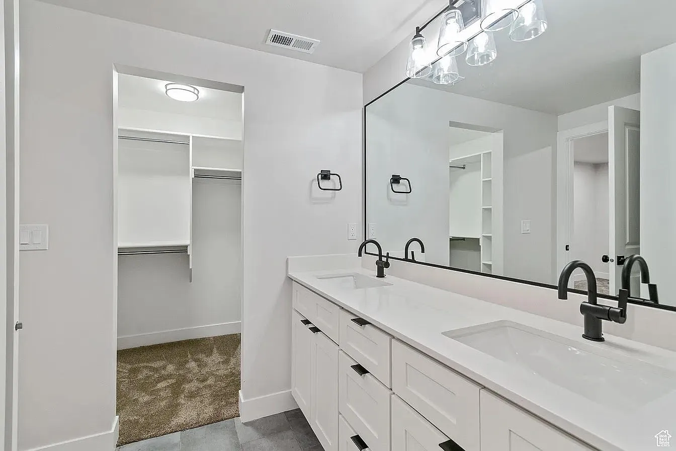 424 E Center St — Photo 3