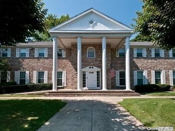 2nd image of 95 Woodlake Dr W