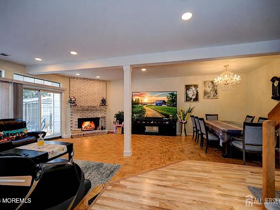 4th image of 22 Borelle Sq