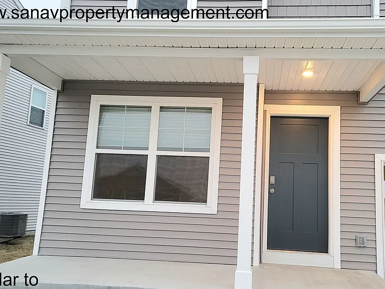 2459 SE Fox Valley Dr — Photo 2