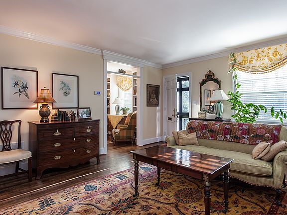 5th image of 300 Tuckahoe Blvd