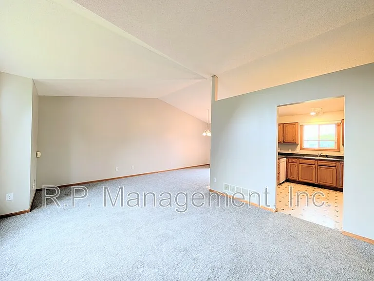 1964 Greenway Ave — Photo 6
