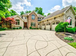 1001 Kenworthy Pl, Centerville, OH 45458