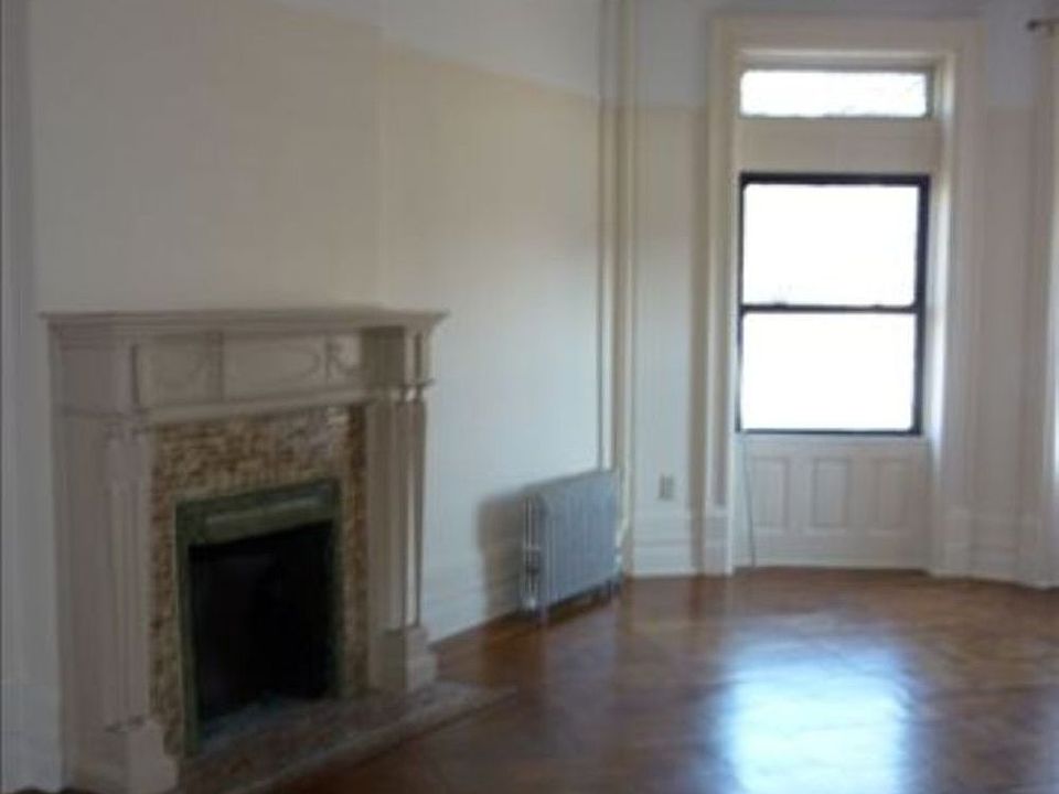 2nd image of 294 New York Ave APT 1