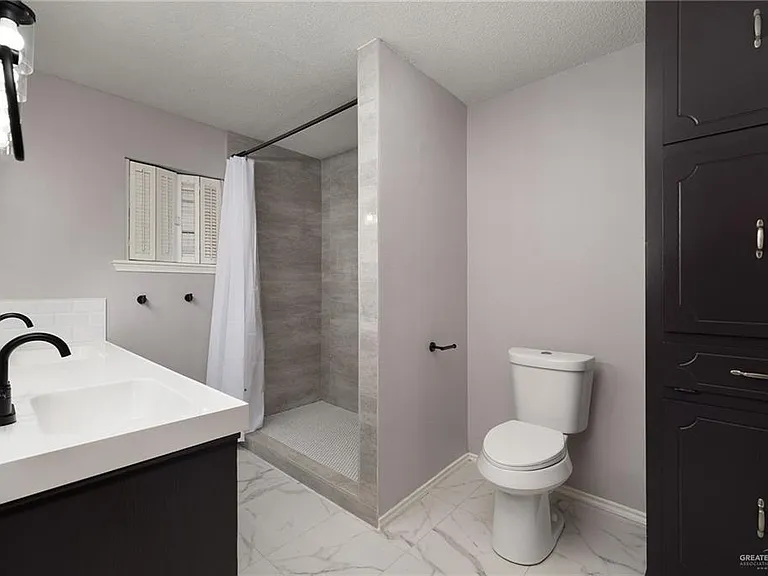 2409 Camellia Ave — Photo 14