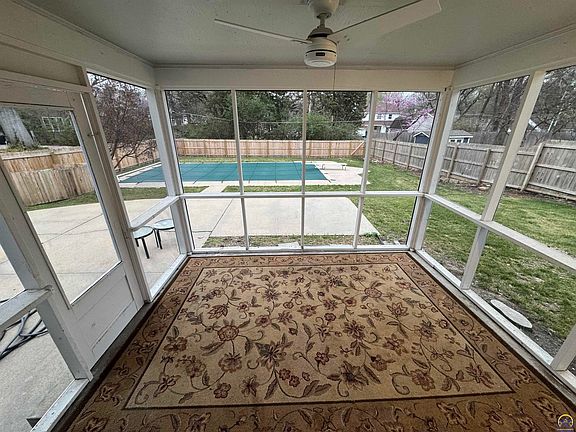 3rd image of 1912 SW Westwood Dr