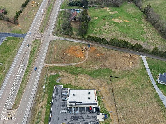 4th image of 137 Rutledge Pike