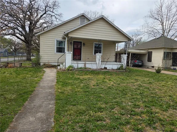 132 S McConnell Ave, Joplin, MO 64801