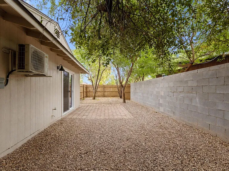 2044 S Forest Ave — Photo 19