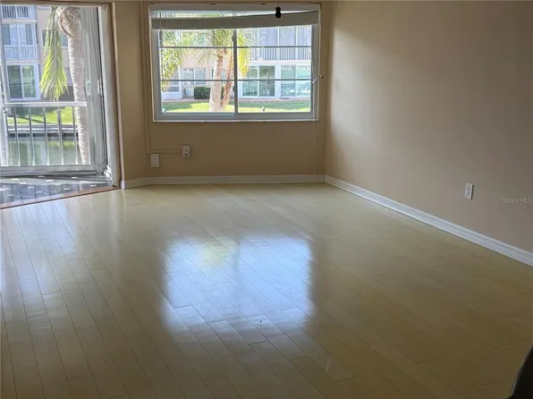 1250 N Portofino Dr APT 202, Sarasota, FL 34242